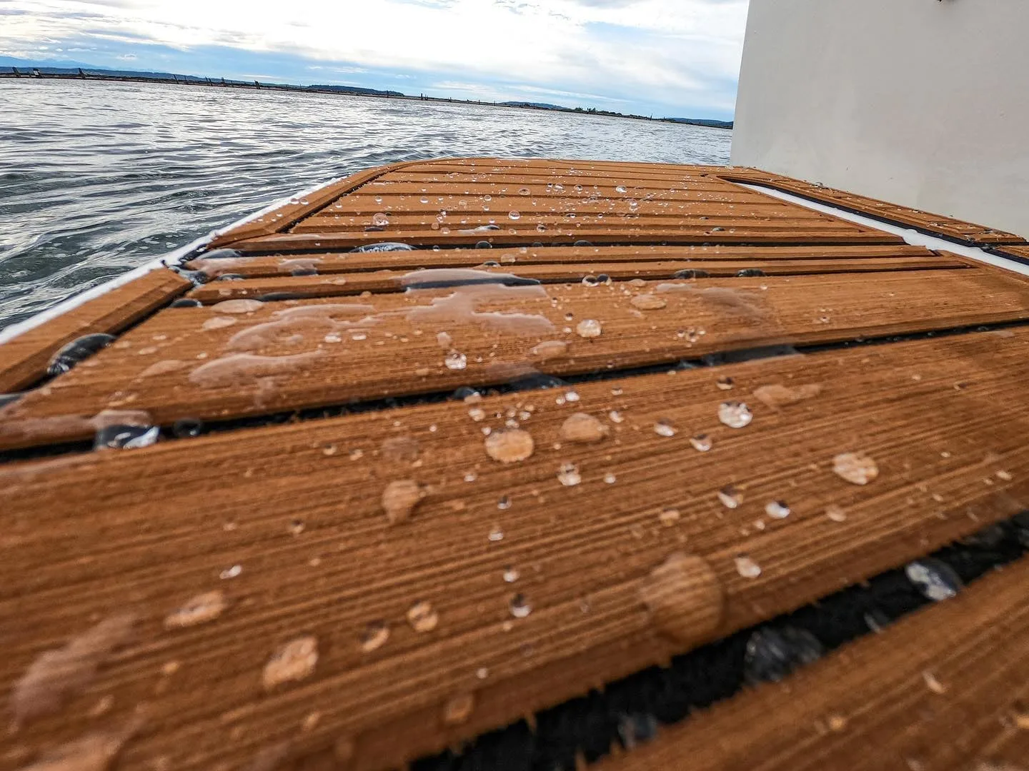 EVA foam deck fitted on a motorboat - NauticDeck project